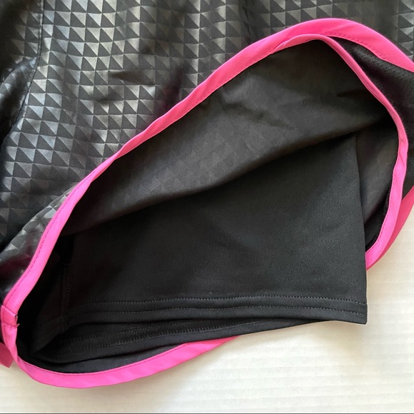 NWT Black and Pink 2-in1 Run Gym Shorts Size S - Picture 2 of 7